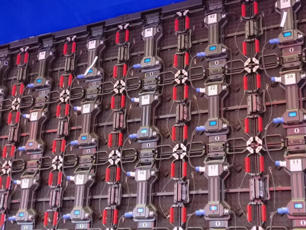 Simple installation solution for fine pitch LED display
